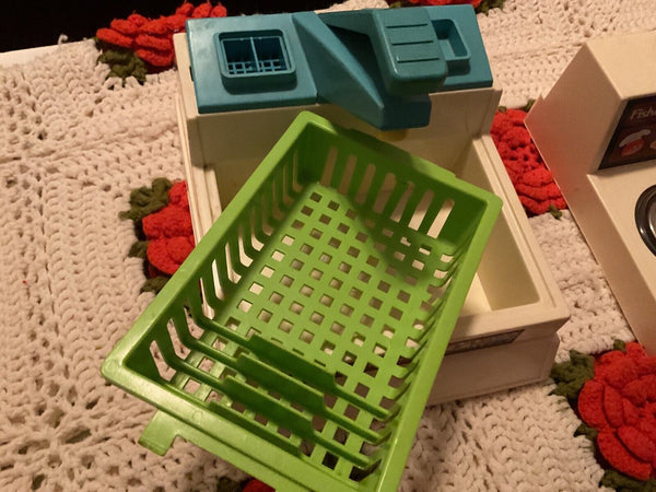 Vintage Fisher Price Fun with Food Sink Set #918 Strainer & stovetop stove