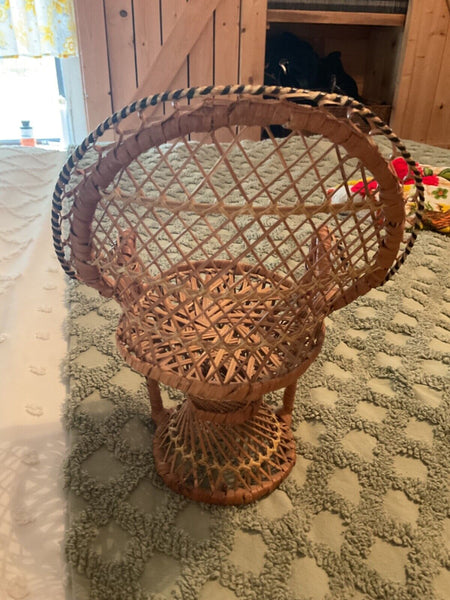 VINTAGE WICKER PEACOCK CHAIR PLANT STAND  doll house CHAIR RATTAN dollhouse