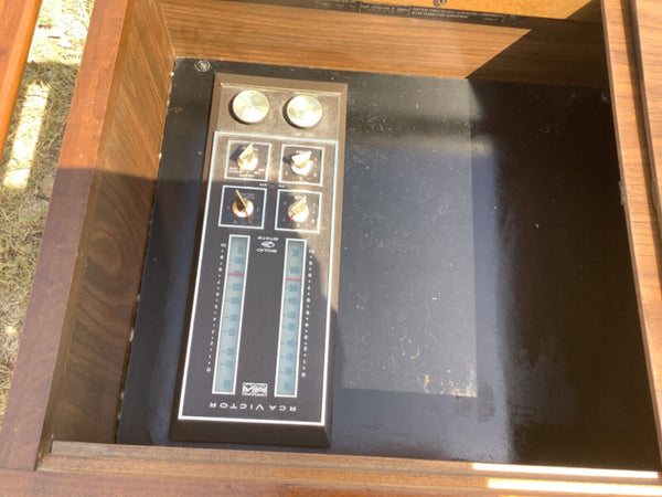 Vtg wood mid Century modern RCA Victor Stereo Console cabinet Radio turn table