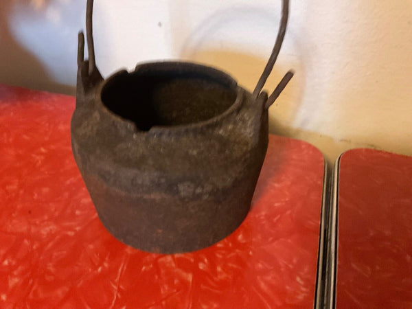 Vtg antique Cannon deepfields pot cast iron war item