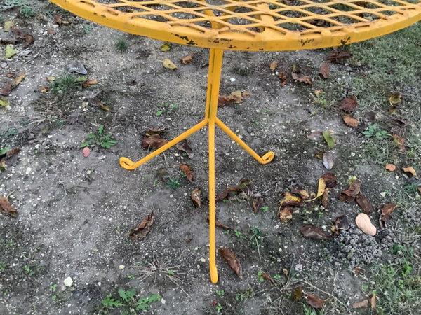 Vtg Yellow painted mid Century  modern mcm Wrought Iron & Mesh Patio Table