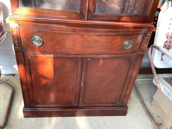 Vtg antique Drexel New Hampton Heritage hutch  China Cabinet Mahogany