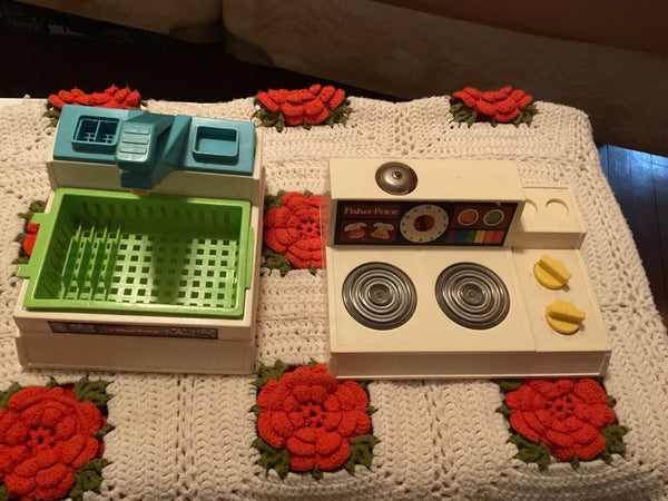 Vintage Fisher Price Fun with Food Sink Set #918 Strainer & stovetop stove