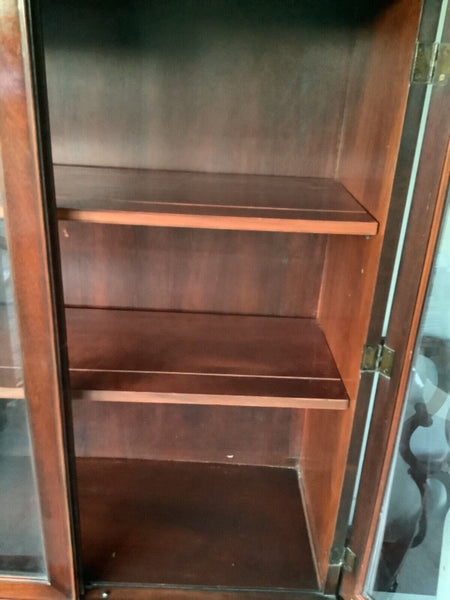 Vtg antique Drexel New Hampton Heritage hutch  China Cabinet Mahogany