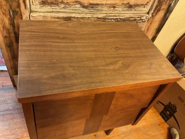 Vtg Ward Furn Mfg Co Mid Century  modern Chest nightstand Tapered legs