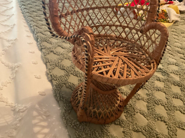 VINTAGE WICKER PEACOCK CHAIR PLANT STAND  doll house CHAIR RATTAN dollhouse