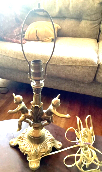 Antique Vtg cast Cherubs Table boudoir Lamp Slag Glass brass Shade angels