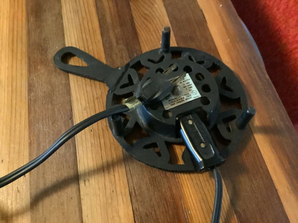 Vtg Williamsburg Cast Iron Electric Food Coffee Mug Warmer Small 45W Trivet 1700