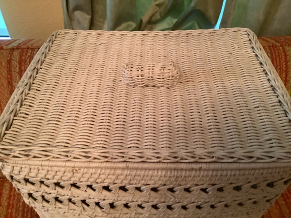 Vitg mid Century modern White Wicker Hamper Basket Lid Boho Chic MCM wastebasket