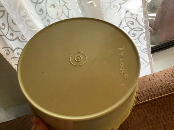 Vtg mid Century Avocado Green Tupperware Servalier Canisters set of 3 w/ Lids