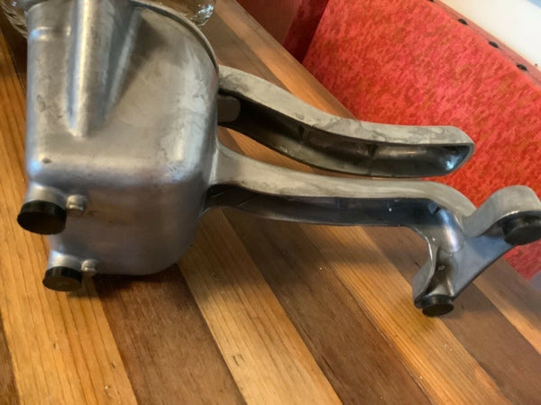 Vtg Wear-Ever ? Aluminum Juicer w/Strainer Table Top Hand Press Citrus Squeeze