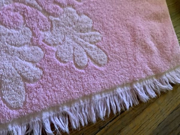 Vtg Mod Cannon  Body Bath Towel Pink  Fringe Retro mid century mcm USA