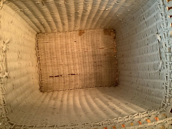 Vitg mid Century modern White Wicker Hamper Basket Lid Boho Chic MCM wastebasket