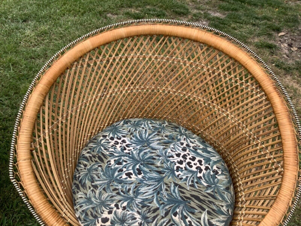 Vintage Wicker Rattan Peacock Fan Throne Chair Mid Century Modern Boho Chic
