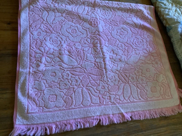 Vtg Mod Callaway Millikin Body Bath Towel Pink Floral Fringe Retro mid century
