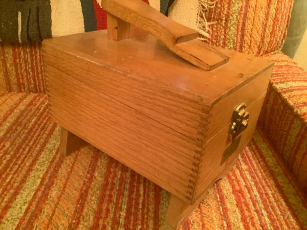 Vtg Griffin Shinemaster Dovetail Solid Oak Shoe Shine Box Full polish