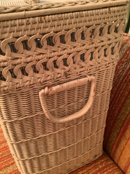 Vitg mid Century modern White Wicker Hamper Basket Lid Boho Chic MCM wastebasket