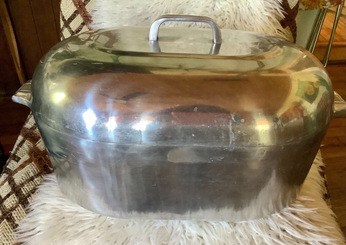 Sold at Auction: Wagnerware Magnalite Roaster Dutch Oven with Rack