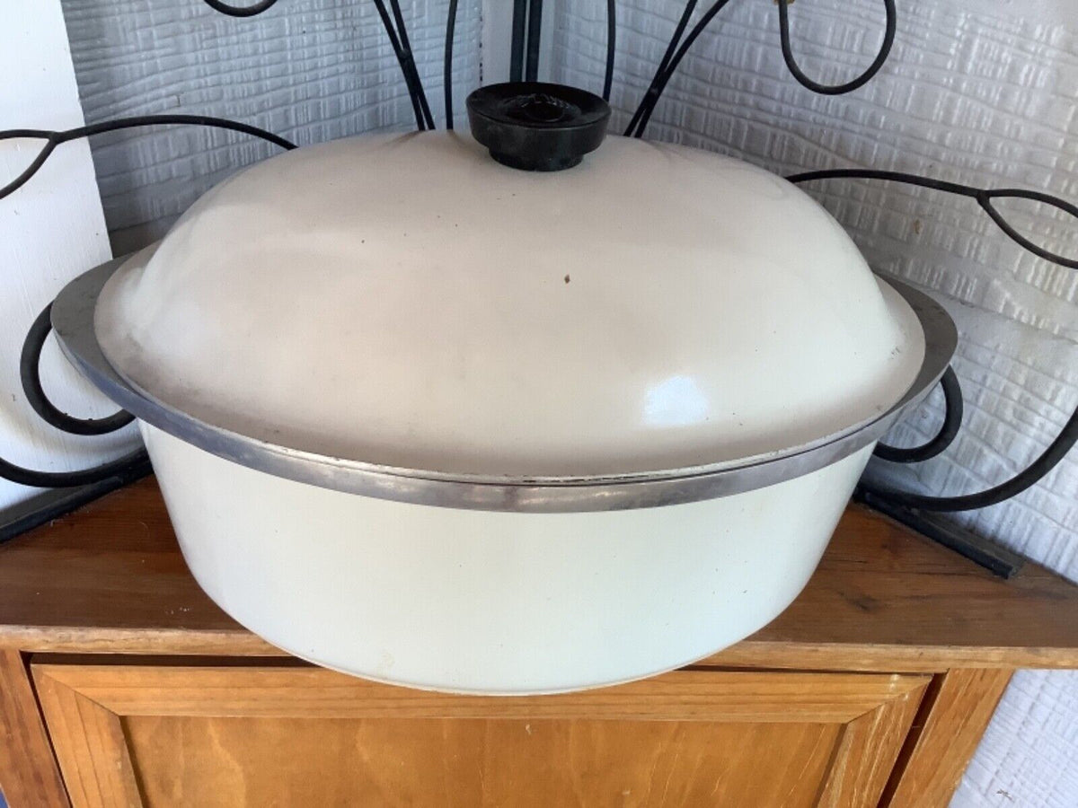 Vintage CLUB Aluminum White/Ivory w/blue floral 4 Qt Dutch Oven Pot w/ Lid