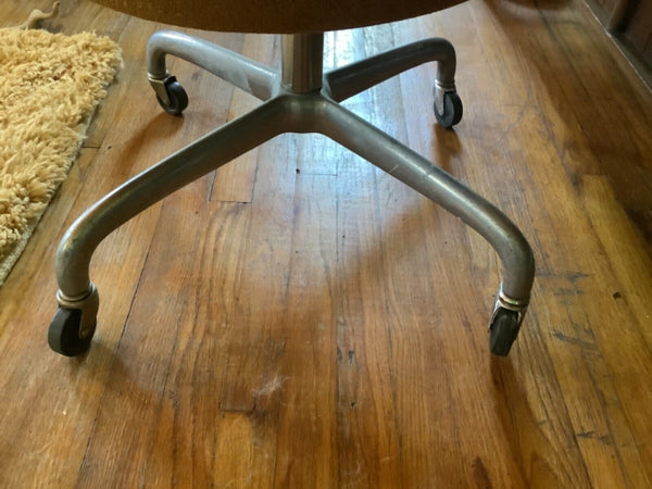 Vtg mid Century modern  Knoll Saarinen Office desk Chair rolling Swivel Base
