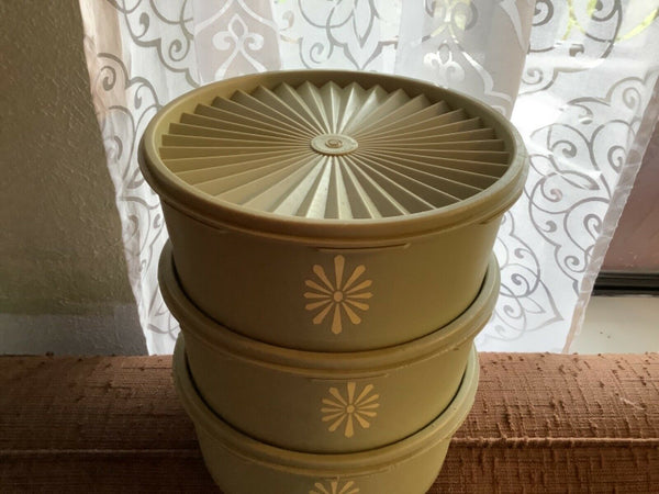 Vtg mid Century Avocado Green Tupperware Servalier Canisters set of 3 w/ Lids