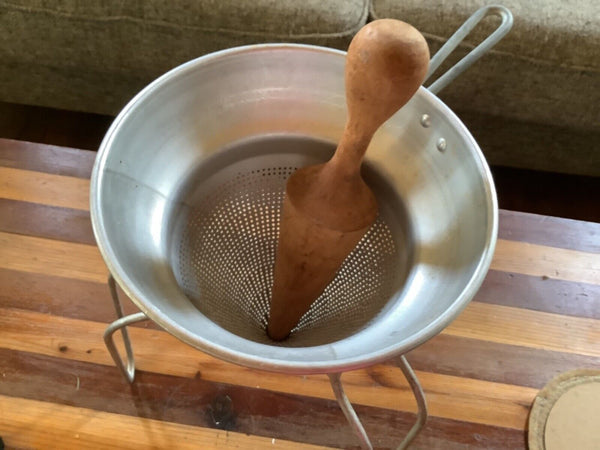 VTG WEAREVER  482  ALUMINUM SIFTER RICER MASHER CANNING CONE COLANDER STRAINER