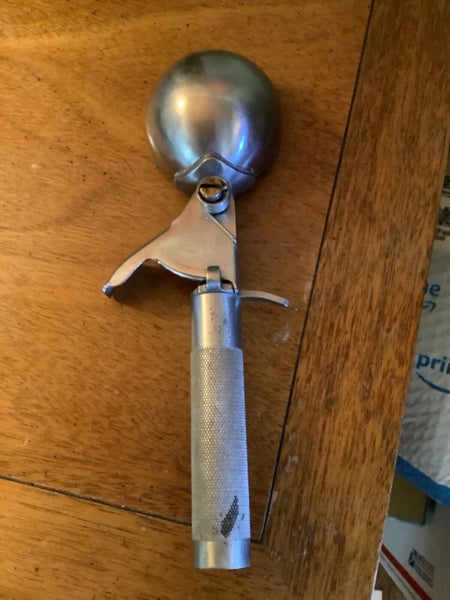 VTG/Antique Myers De Luxe Disher Ice Cream Scooper DeLuxe spoon scoop tool metal