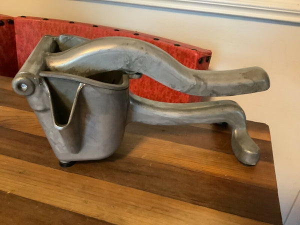 Vtg Wear-Ever ? Aluminum Juicer w/Strainer Table Top Hand Press Citrus Squeeze