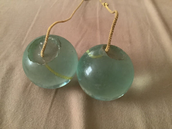 Vintage Late 60's - Early 1970's Klik Klaks Toy Stringed Clacker lucite Balls