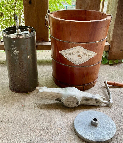 White Mountain Ice Cream Freezer Maker Vintage Hand Crank  4 Quart  Made in USA