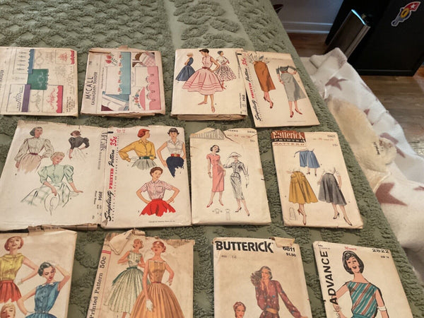 LOT 30 VINTAGE  sewing dress PATTERNS DRESSES BLOUSES TOP SKIRTS 50’s 60’s