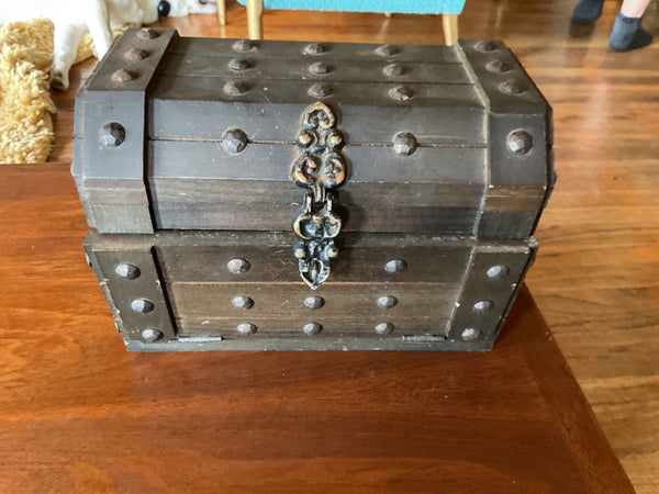 VINTAGE JEWELRY BOX TREASURE CHEST/WOOD/RED LINING/ LION HEAD GOTHIC PIRATE