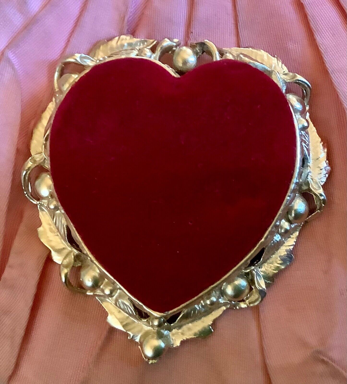 VTG SAM FINK Red Velvet Heart Shaped Gold Tone Pin Cushion