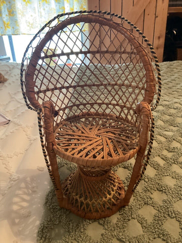 VINTAGE WICKER PEACOCK CHAIR PLANT STAND  doll house CHAIR RATTAN dollhouse