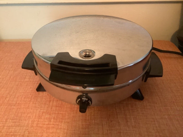 Toastmaster Waffle Maker W252A Baker Iron Non-Stick Chrome MCM Modern Vintage