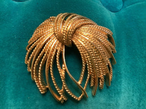 Vintage Signed Monet Mirador Gold Tone Wheat Flower Spray Swirl Brooch 1967