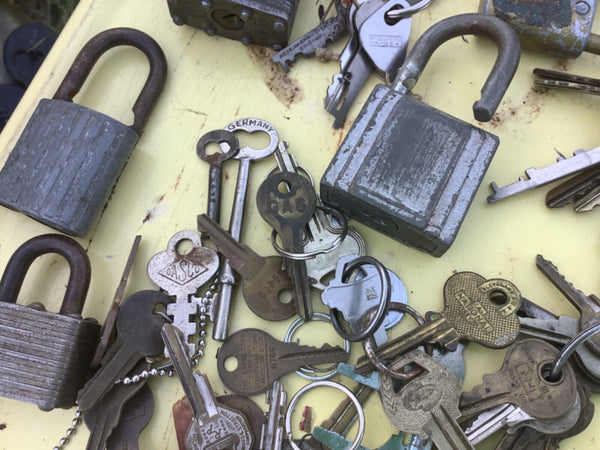 LARGE LOT of Vintage Misc KEYS  Estate Collection Locks Cars padlock combination