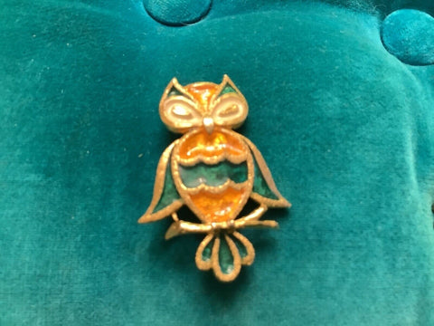 LG vintage gold enamel Tone  Owl Brooch Pin