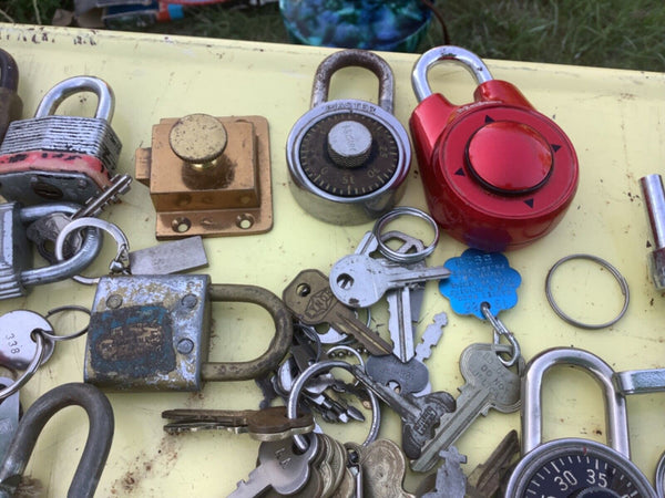 LARGE LOT of Vintage Misc KEYS  Estate Collection Locks Cars padlock combination