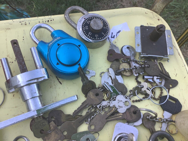 LARGE LOT of Vintage Misc KEYS  Estate Collection Locks Cars padlock combination