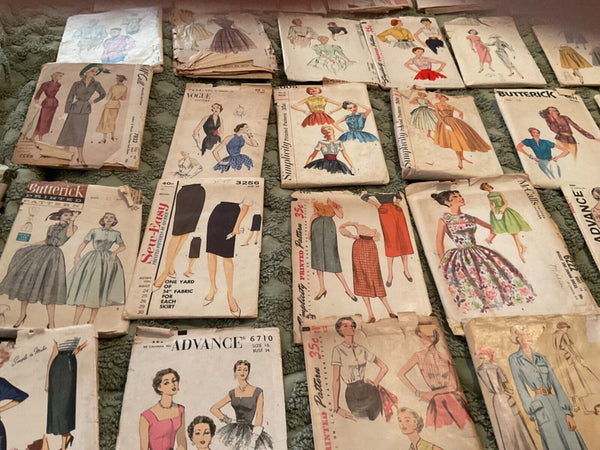 LOT 30 VINTAGE  sewing dress PATTERNS DRESSES BLOUSES TOP SKIRTS 50’s 60’s