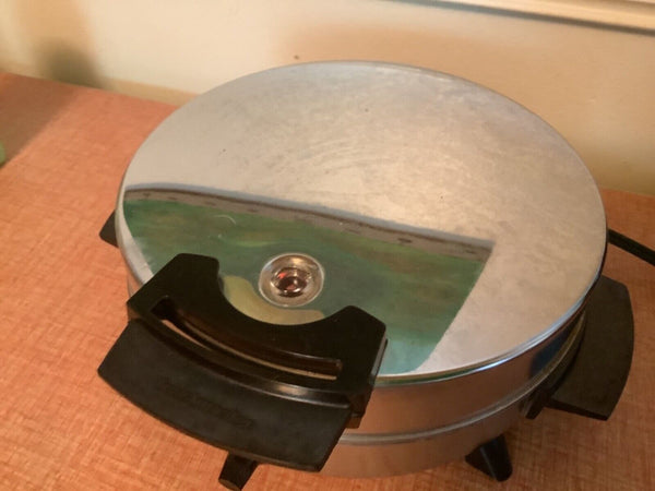 Toastmaster Waffle Maker W252A Baker Iron Non-Stick Chrome MCM Modern Vintage