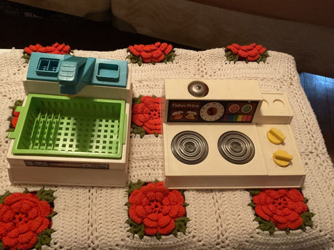 Vintage Fisher Price Fun with Food Sink Set #918 Strainer & stovetop stove