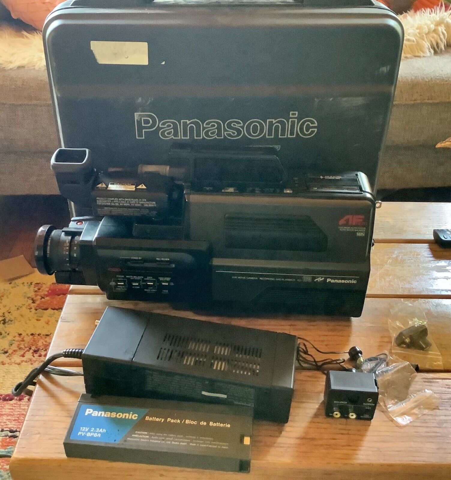Panasonic AF Piezo VHS Reporter Movie Camera AG-160 Case Accessories Powers up