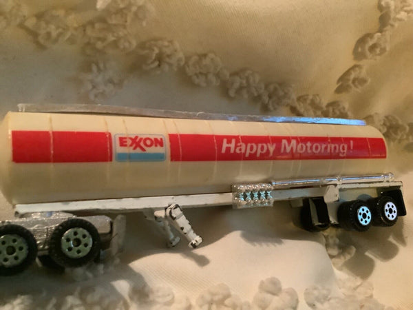 1/87 scale diecast Road Champs Kenworth truck tractor trailer Exxon Oil tanker