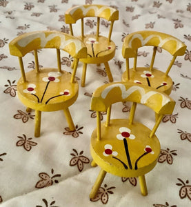 VINTAGE PAINTED WOOD TABLE 4 CHAIRS MINIATURE DOLLHOUSE DOLL HOUSE FURNITURE