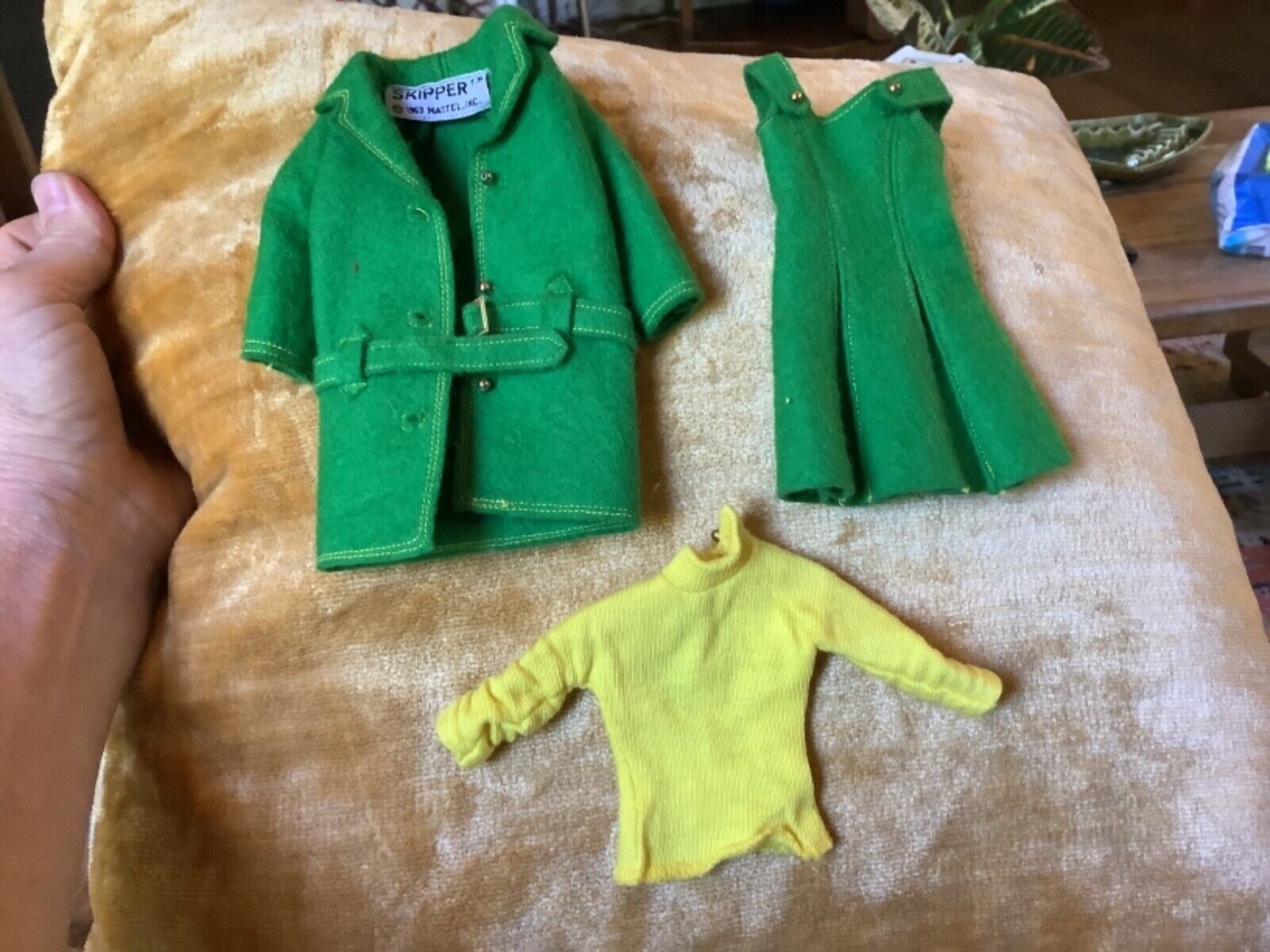 Vintage Barbie SKIPPER 1922 TOWN TOGS (1965) GREEN JUMPER COAT YELLOW TURTLENECK