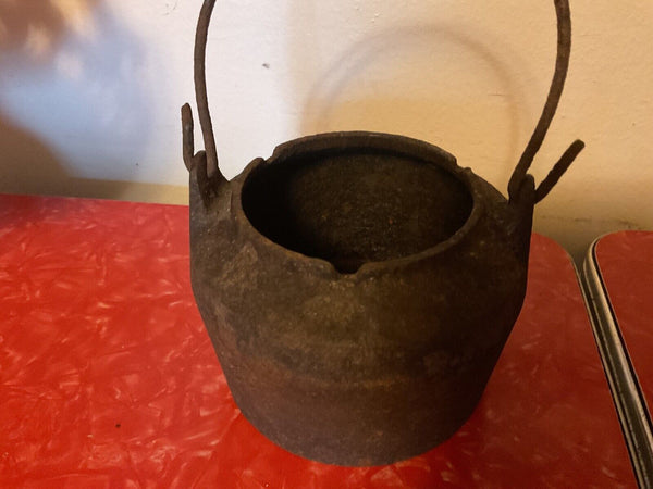 Vtg antique Cannon deepfields pot cast iron war item