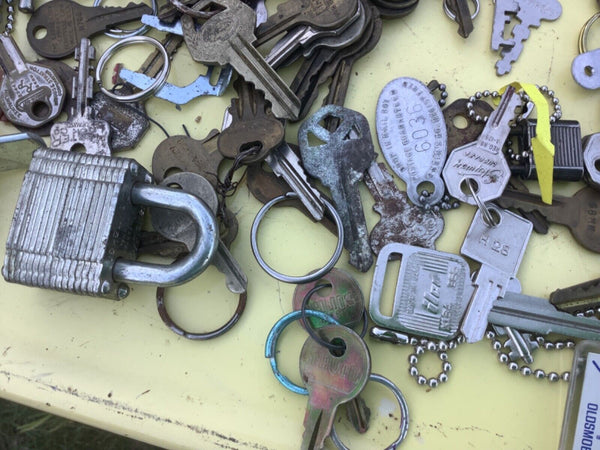 LARGE LOT of Vintage Misc KEYS  Estate Collection Locks Cars padlock combination