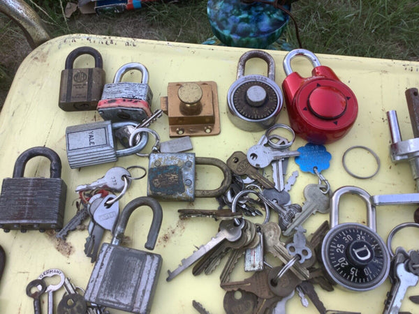 LARGE LOT of Vintage Misc KEYS  Estate Collection Locks Cars padlock combination